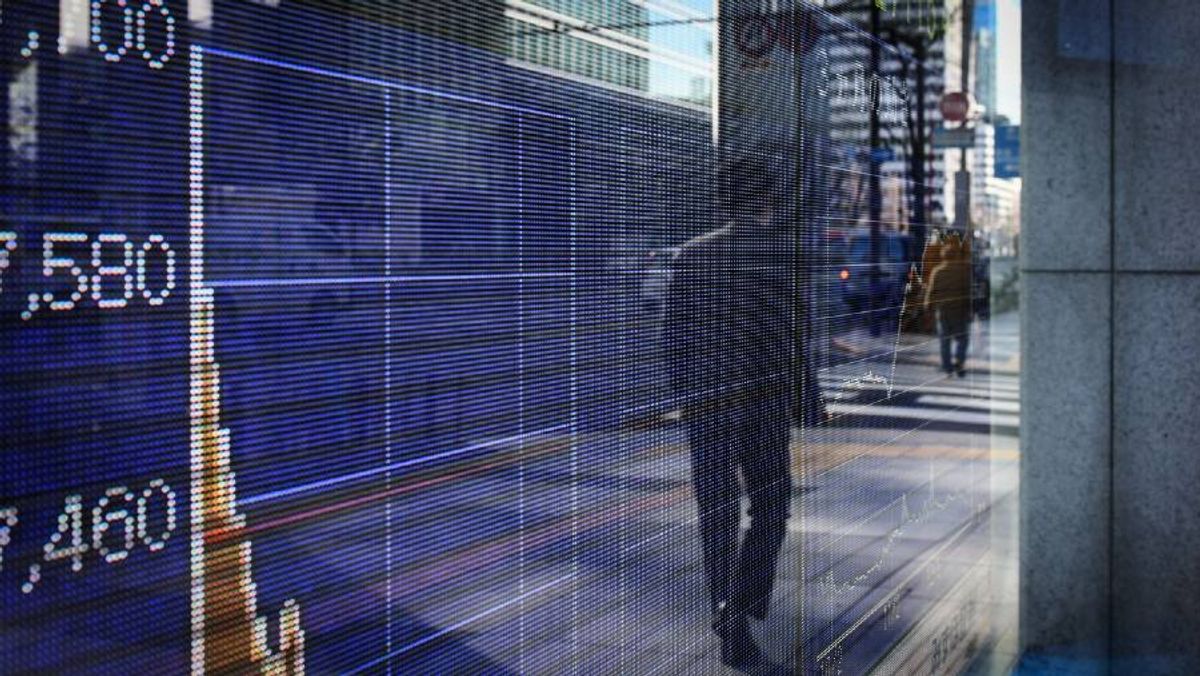 Saham Asia Turun Menjelang Laporan Pendapatan Perusahaan Teknologi