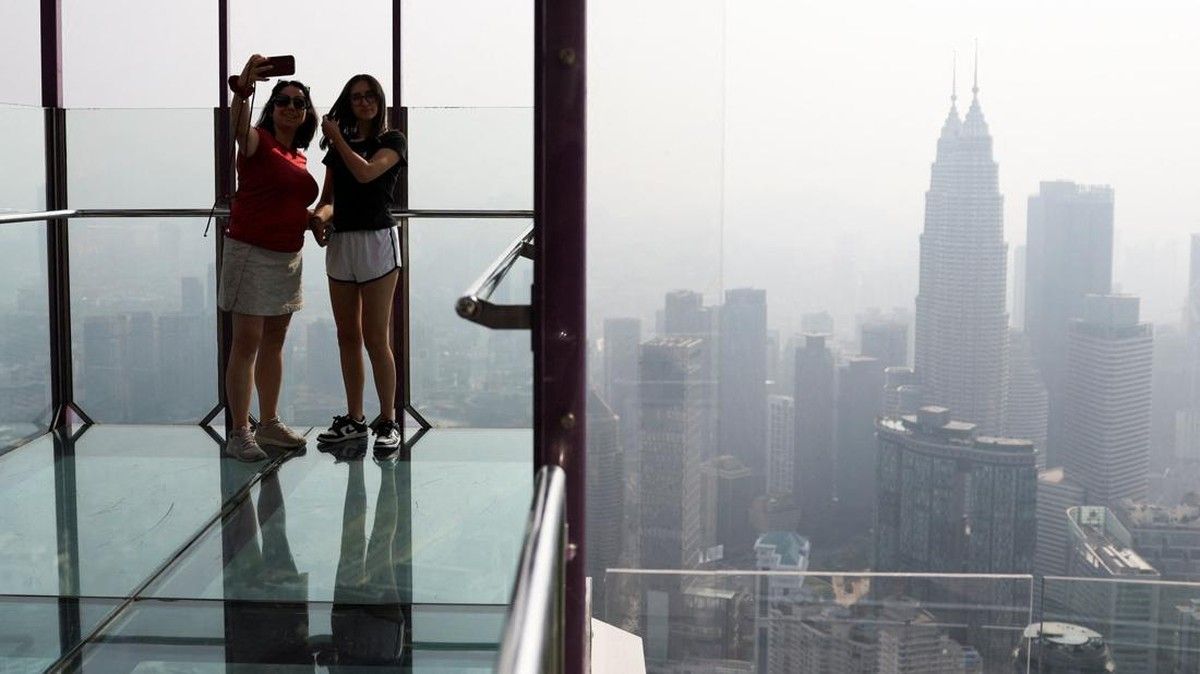 Kabut Asap Karhutla Indonesia Menyebabkan Polusi Udara di Malaysia