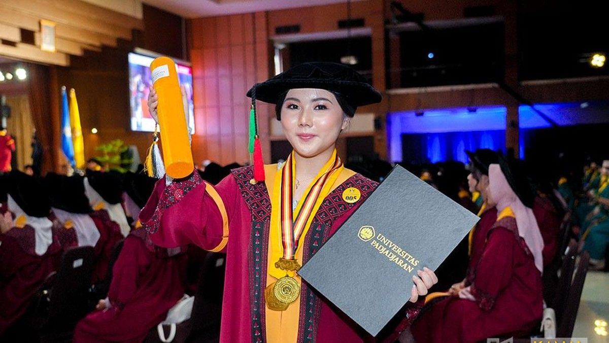 Ellita Sevilla Raih Wisudawan Terbaik Unpad dengan Dua Bisnis