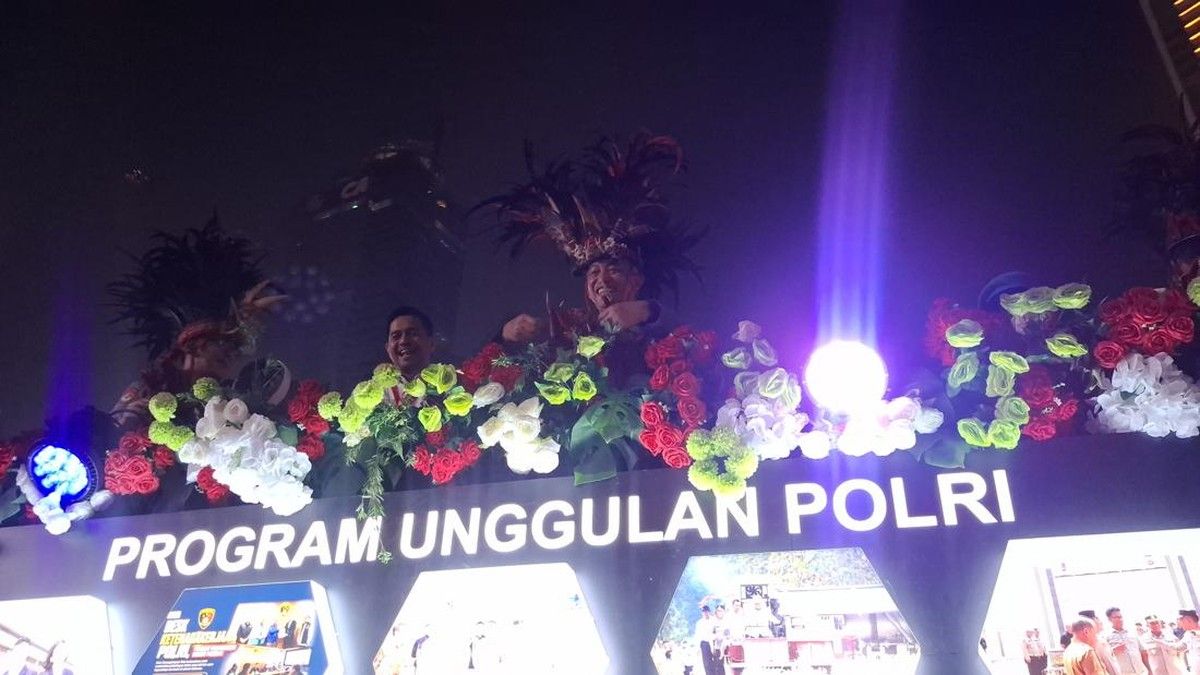 Kapolri Listyo Sigit Prabowo Meriahkan Karnaval Mobil Hias HUT ke-81 RI di Bundaran HI