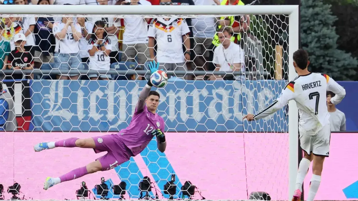 Manchester United Lakukan Pendekatan ke Kiper Orlando Gill dari Paraguay