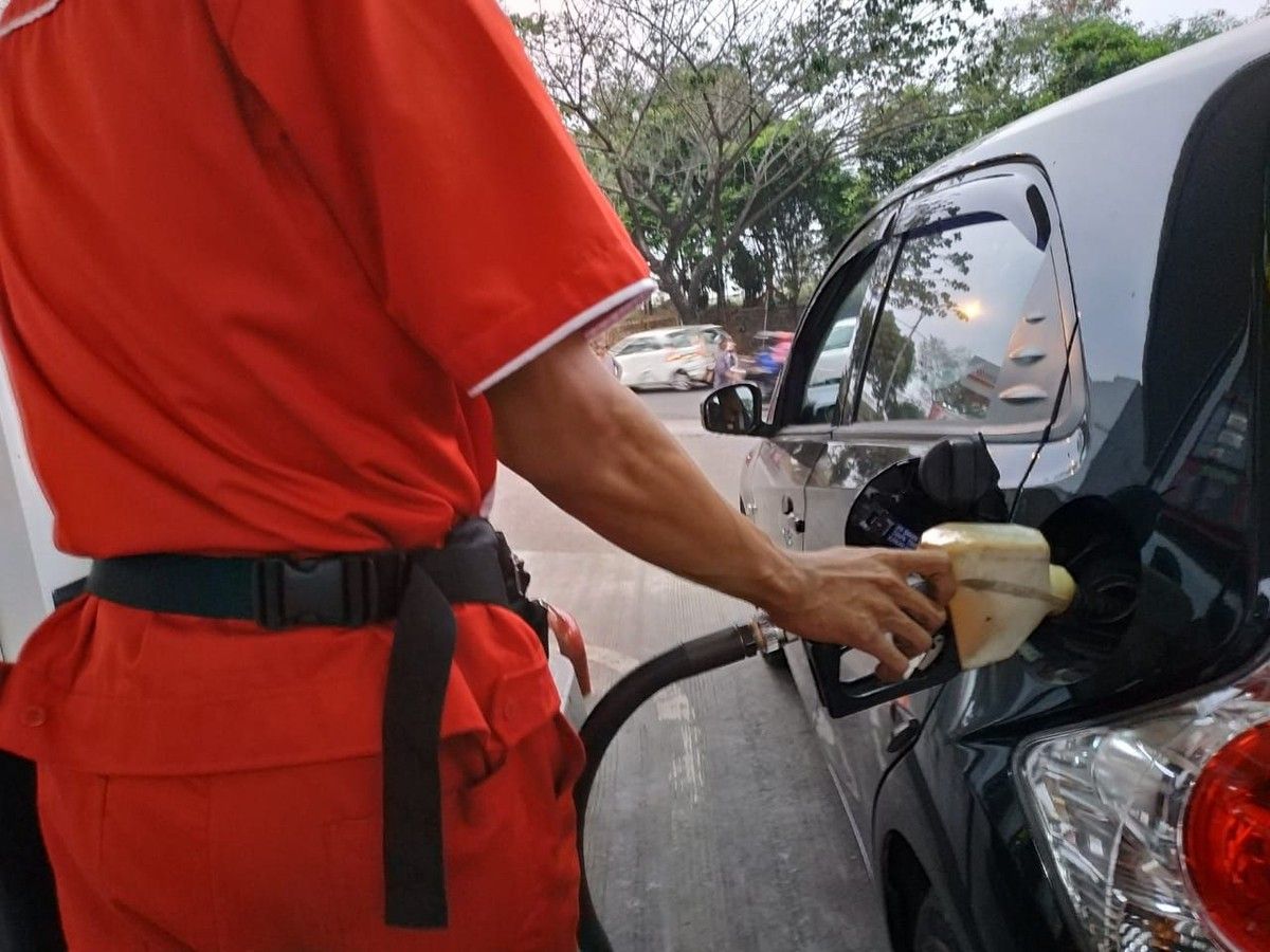 Menteri ESDM Bahlil Bahas Pembatasan BBM Pertalite untuk Kendaraan Mewah
