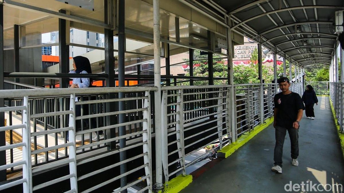 Gubernur DKI Jakarta Bongkar JPO Lama di Jalan HR Rasuna Said