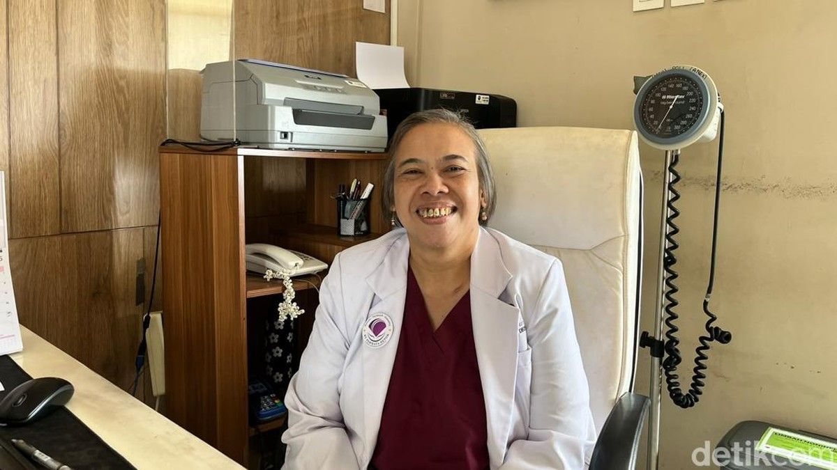 Dokter Tri Maharani Bantu Wisatawan Atasi Gigitan Ular dan Sengatan Hewan Laut di Indonesia