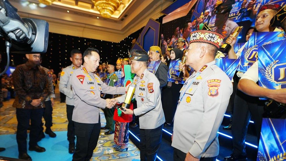 Kapolri Anugerahi Pemenang Apresiasi Kreasi Polri di Jakarta