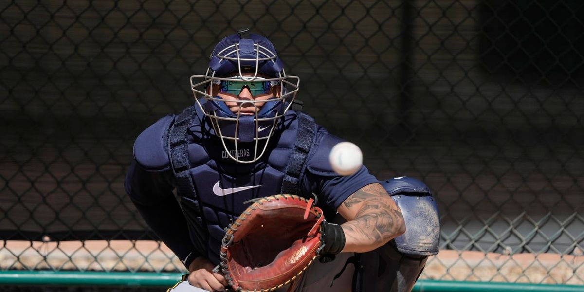 Mengapa Seorang Catcher Berdiri di Belakang Home Plate Penting di Baseball