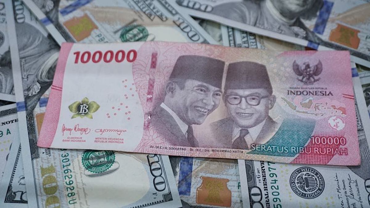 Rupiah Diprediksi Melemah Terdampak Geopolitik dan Harga Minyak