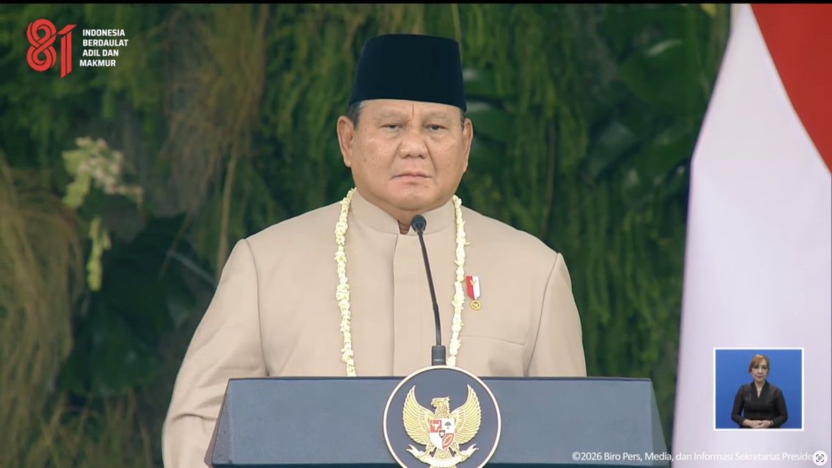 Presiden Prabowo Pimpin Upacara Penurunan Bendera HUT ke-81 RI di Istana Merdeka