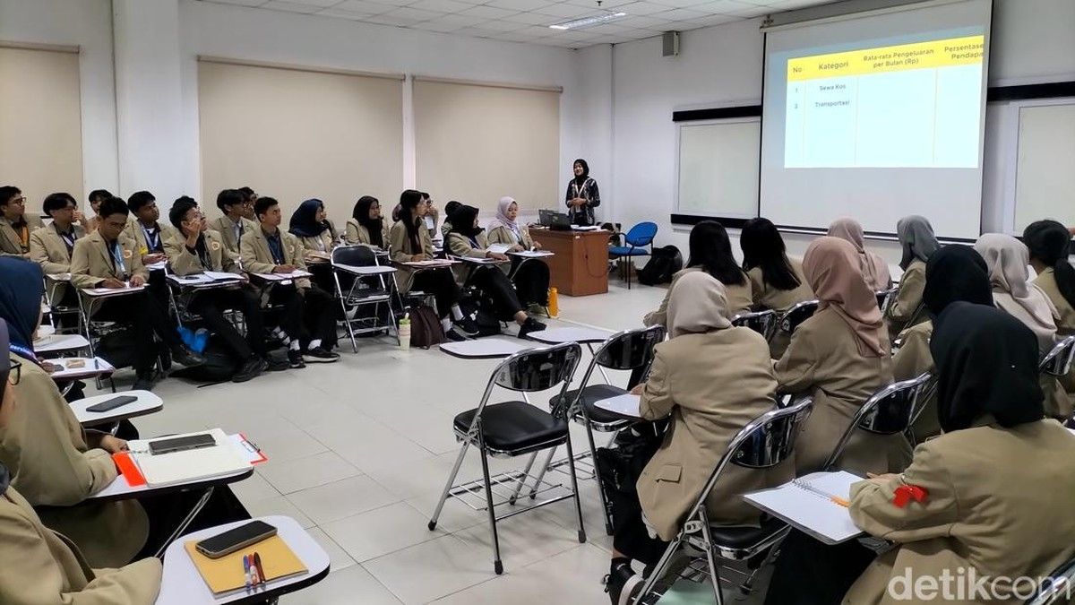 UGM Integrasikan Pengenalan Lingkungan dan Manajemen Keuangan dalam PKKMB 2026