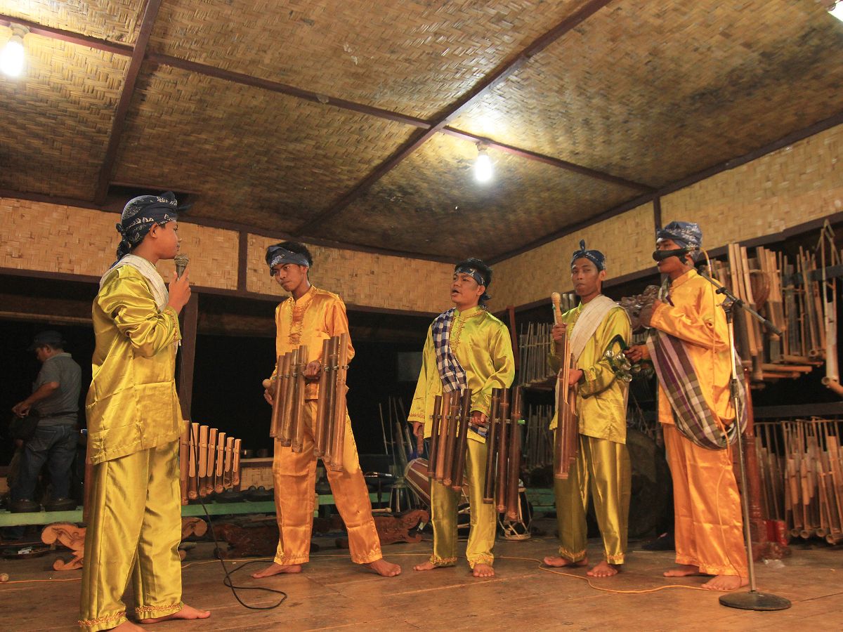 Menggali Kawih Sunda: Cara Membuat dan Contoh Lagu Tradisional Terpopuler
