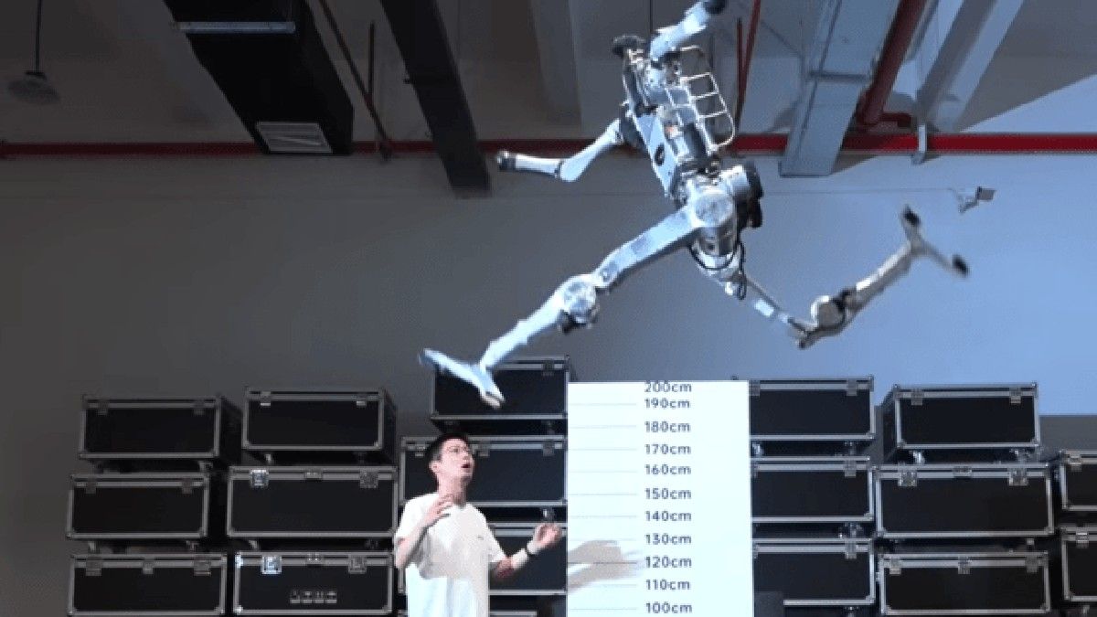 Unitree Perkenalkan Robot Humanoid Superman dengan Kecepatan 45,6 km/jam di China