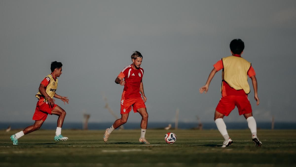 Bali United Lanjutkan Latihan Bersama Visakha FC di Bali