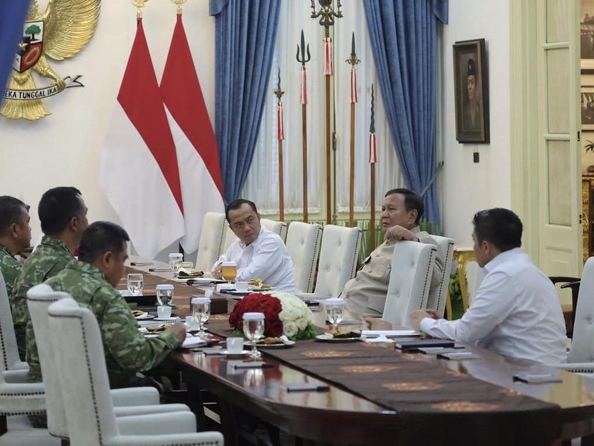 Prabowo Bahas Program Strategis dengan Panglima TNI di Istana