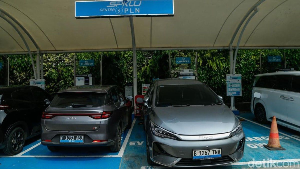 DPRD DKI Bahas Rencana Pajak Tahunan untuk Mobil Listrik