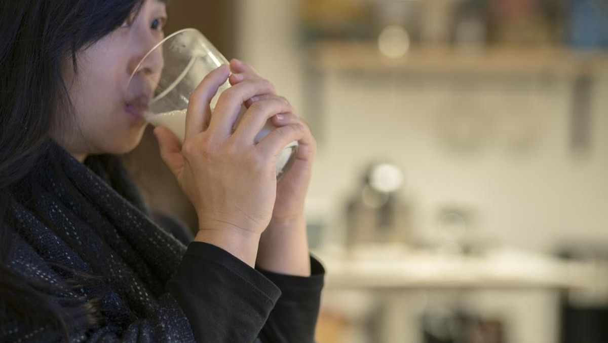 Minum Susu Sebelum Tidur Aman Asal Perhatikan Jenis dan Porsi