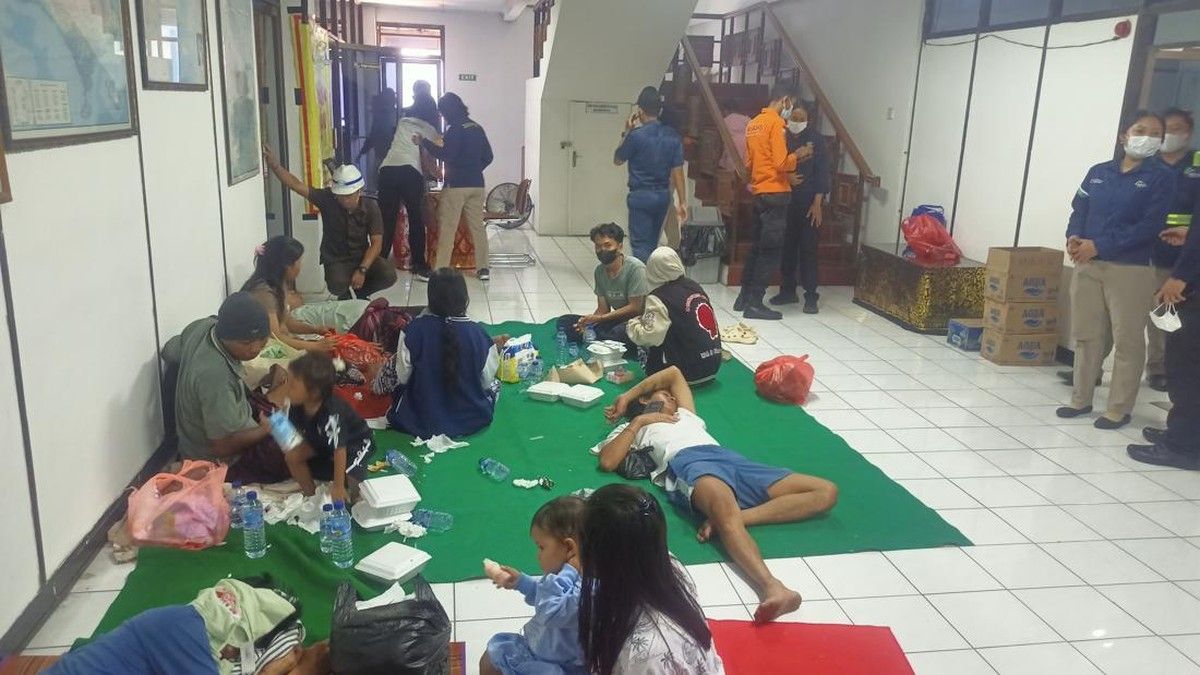 Kebakaran KMP Putri Yasmin di Selat Lombok Evakuasi 35 Penumpang