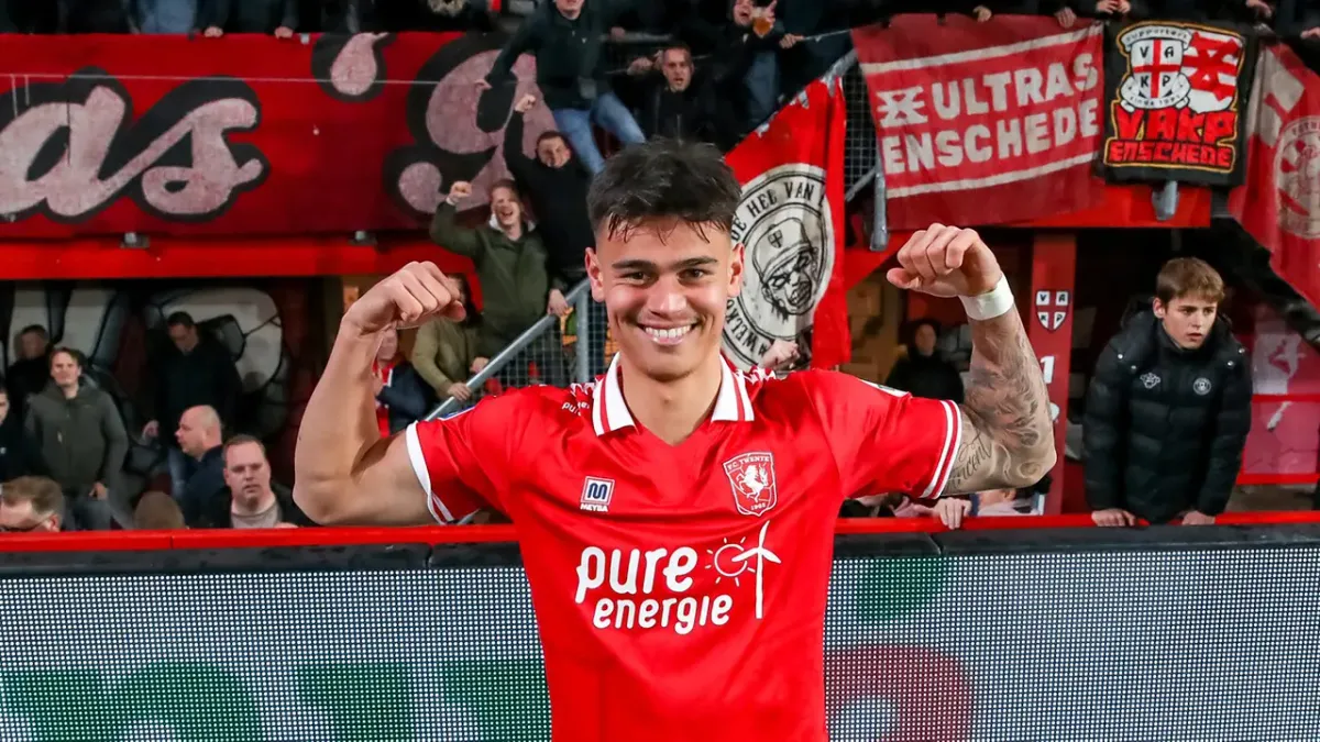 Mees Hilgers Kembali Berlatih dengan FC Twente Setelah Perpanjangan Kontrak