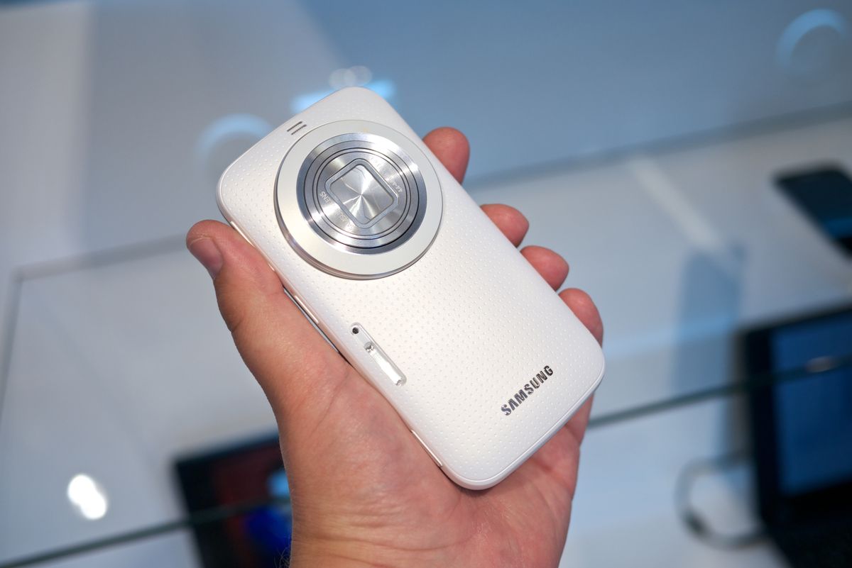 Samsung Galaxy K Zoom dengan Kamera 10x Optical Zoom Masih Relevan di 2026
