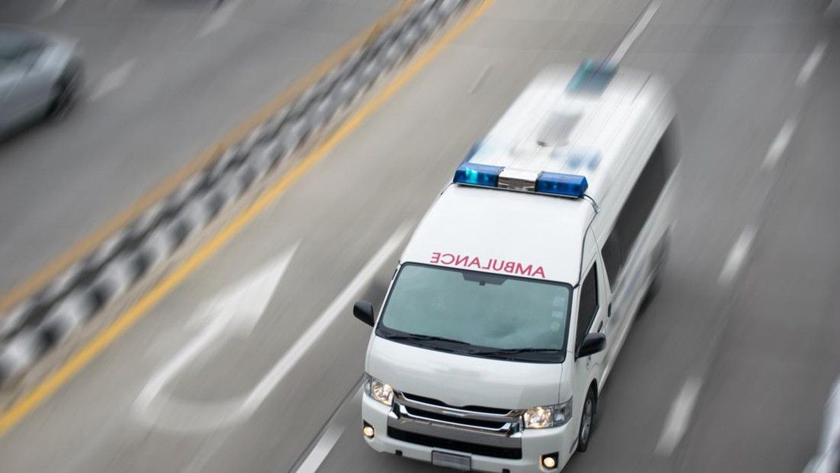 Pengendara Motor Melawan Arah dan Mengadang Ambulans di Depok