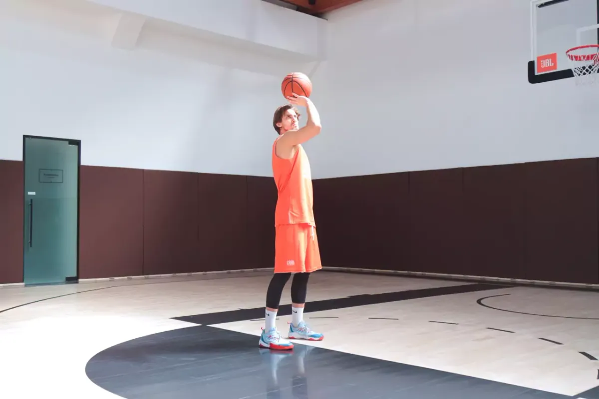 Teknik Menembak Bola Basket dengan Dua Langkah: Cara Efektif Mendekati Ring