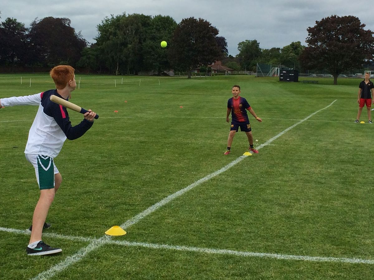 Berapa Kali Giliran Memukul dan Menjaga Setiap Regu Rounders?