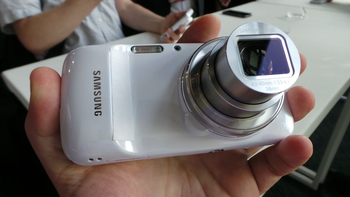 Samsung Galaxy S4 Zoom, Smartphone Kamera dengan Zoom Optik 10x di 2026