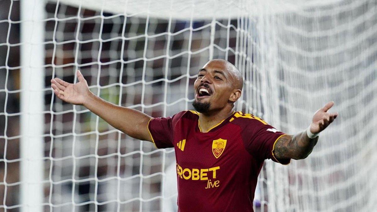 Donyell Malen Bawa AS Roma Puncaki Klasemen Liga Italia dengan Hat-trick