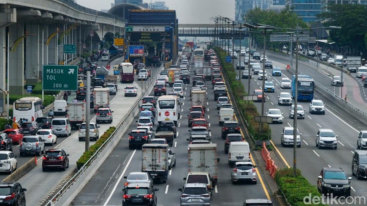 Kepadatan Lalu Lintas Terjadi di Beberapa Titik Tol Jakarta Pagi Ini
