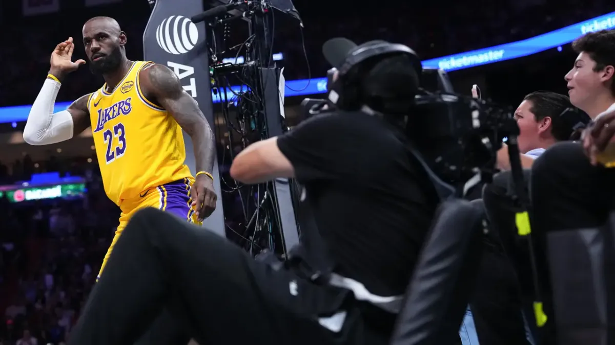 LeBron James Tinggalkan Lakers dan Lanjutkan Karier di Tim Baru NBA 2026/2027