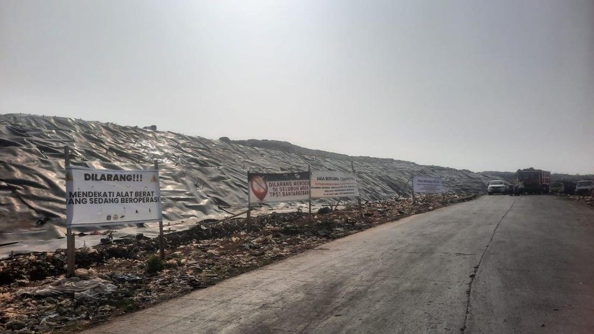 Pemerintah Targetkan Akhiri Open Dumping di TPST Bantar Gebang pada 2027