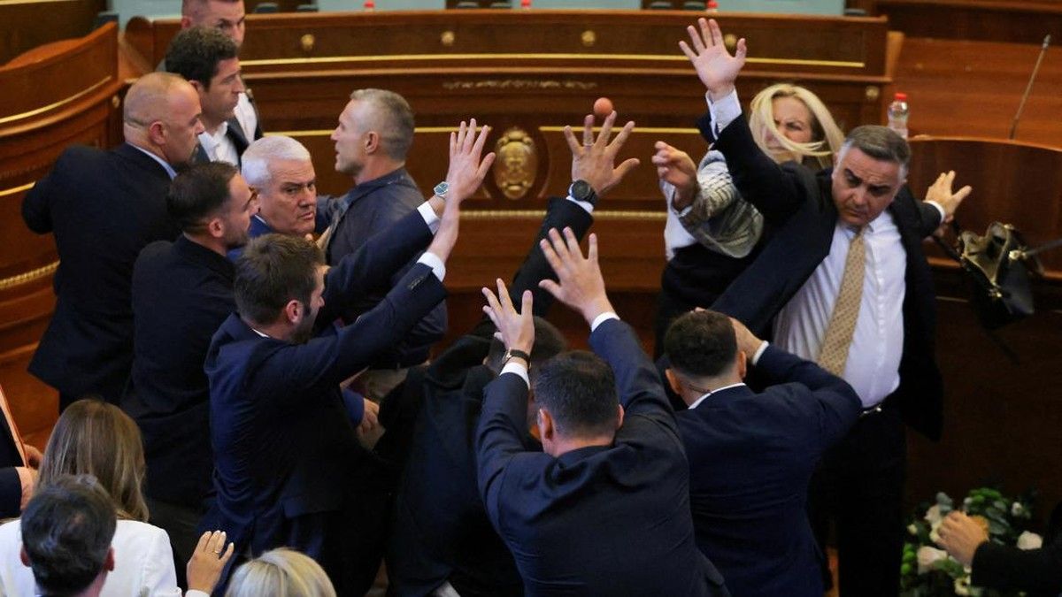 Plt PM Kosovo Albin Kurti Dilempar Telur dalam Sidang Parlemen