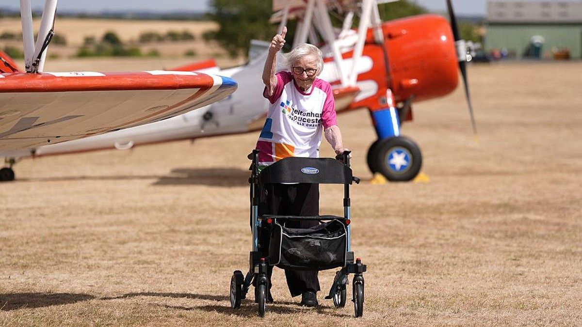 Betty Bromage Pecahkan Rekor Dunia Wing Walking di Usia 97 Tahun