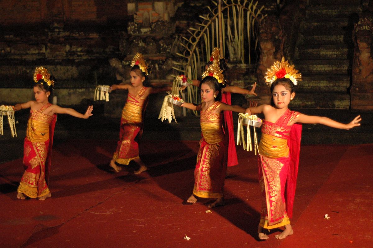 Fungsi Pola Lantai dalam Tarian yang Membuat Gerakan Lebih Terstruktur