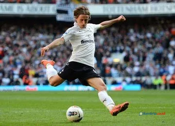 Kekalahan Spurs di Anfield: Kutukan Berlanjut Sejak Era Modric