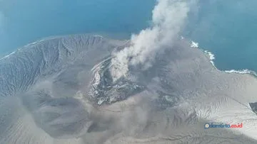 Mengapa Gunung Berapi di Indonesia Sering Aktif Bersamaan?