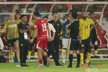 Kartu Merah Kedua Thom Haye: Dampak Bagi Timnas Indonesia