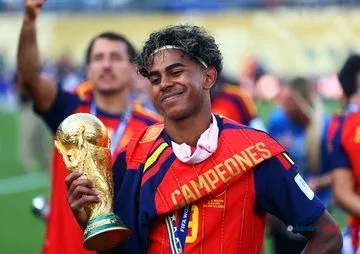 Barcelona Yakin Lamine Yamal Raih Ballon d’Or 2026