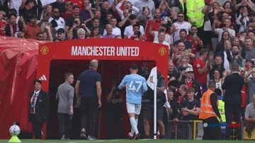 Phil Foden Santai Usai Kartu Merah, Balik Sindir Fans MU
