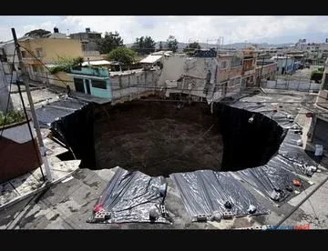 Sinkhole Paling Mematikan di Dunia dan Bahaya yang Mengintai