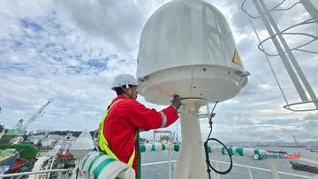 Telkomsat Hadirkan Koneksi Internet Satelit di Tengah Laut