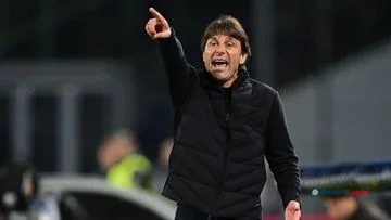 Conte Bantah Keras Rumor Latih Manchester United