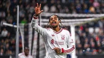 Barcola Gemilang, Iraola Puji Hat-trick Perdana di UCL