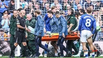 Emi Martinez Gegar Otak, Dilarikan ke RS Usai Laga Sengit