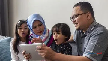 Orang Tua Desak Kominfo Perketat Pengawasan Konten Negatif Anak