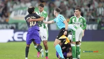 Yamal Dituding Provokasi Lawan, Pemain Betis Kartu Merah