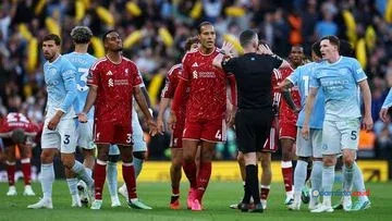 Kartu Merah Gravenberch Sulitkan Liverpool di Anfield