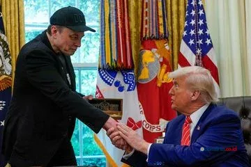 Trump Klaim Elon Musk Pulihkan Starlink di Ukraina