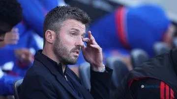 Tekanan di MU: Carrick Fokus Tim, Bukan Nasibnya