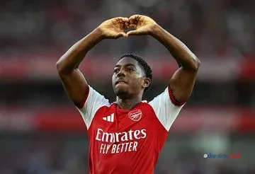 Thierry Henry Desak Arsenal Pertahankan Talenta Muda Akademi